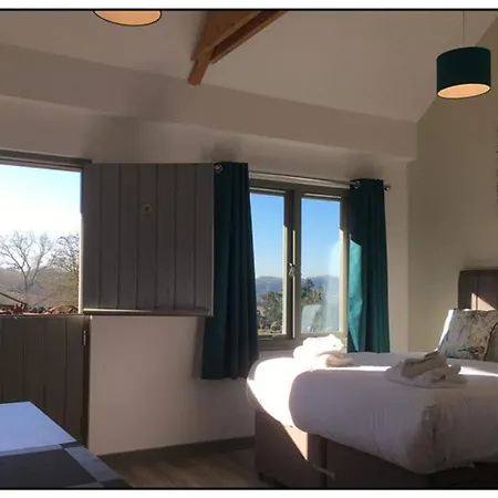 Converted Farm Buildings In 250-acre Nature Reserv Bristol